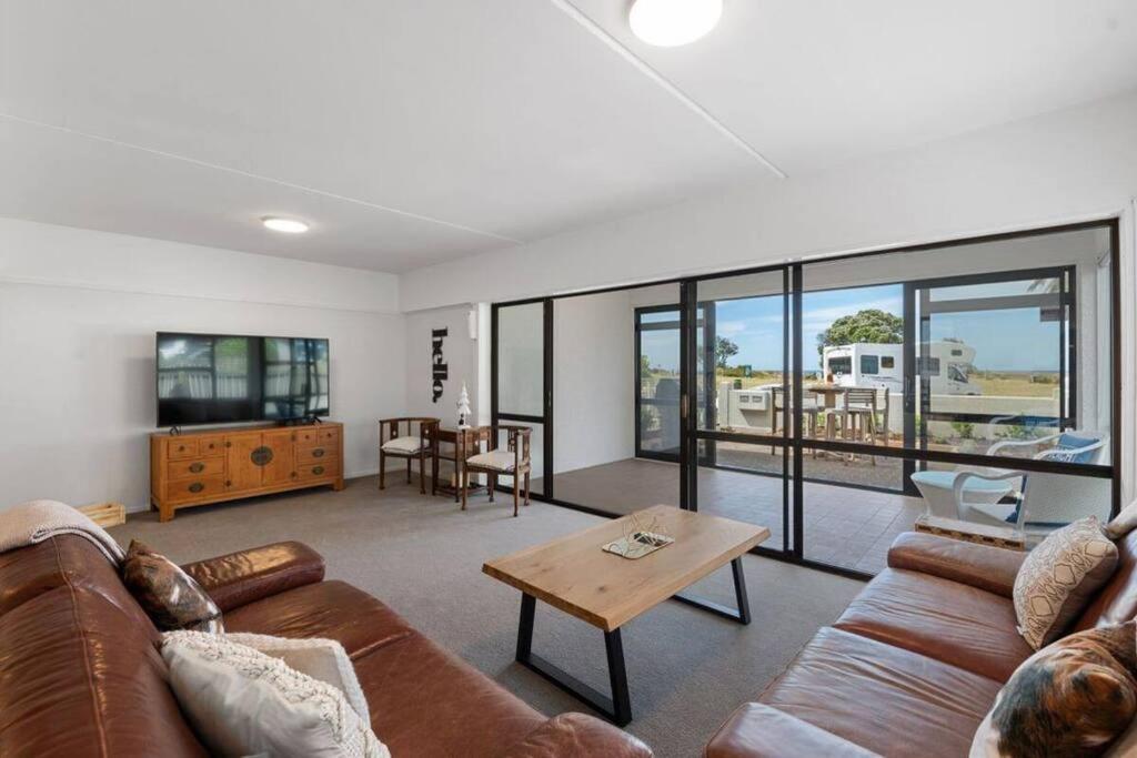 Beachfront Gem In Mount Maunganui Exterior photo